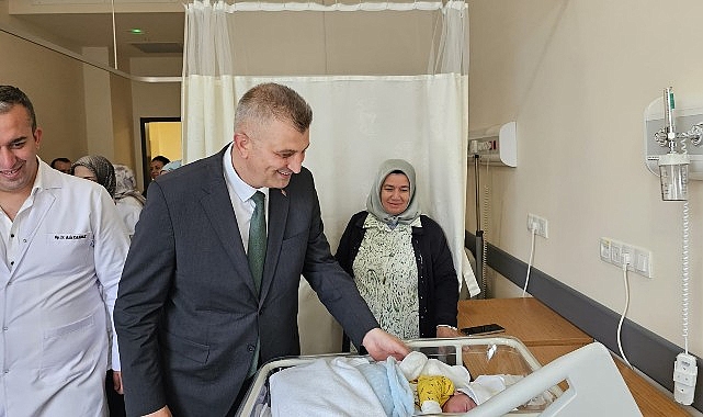 Başkan Sezer, “İlk Bebek” heyecanına ortak oldu.