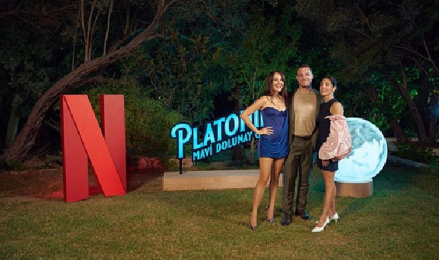 Netfilix, Gupse Özay imzalı yeni dizisi Platonik: Mavi Dolunay Otel’in lansmanını Çeşme’de renkli bir etkinlikle kutladı